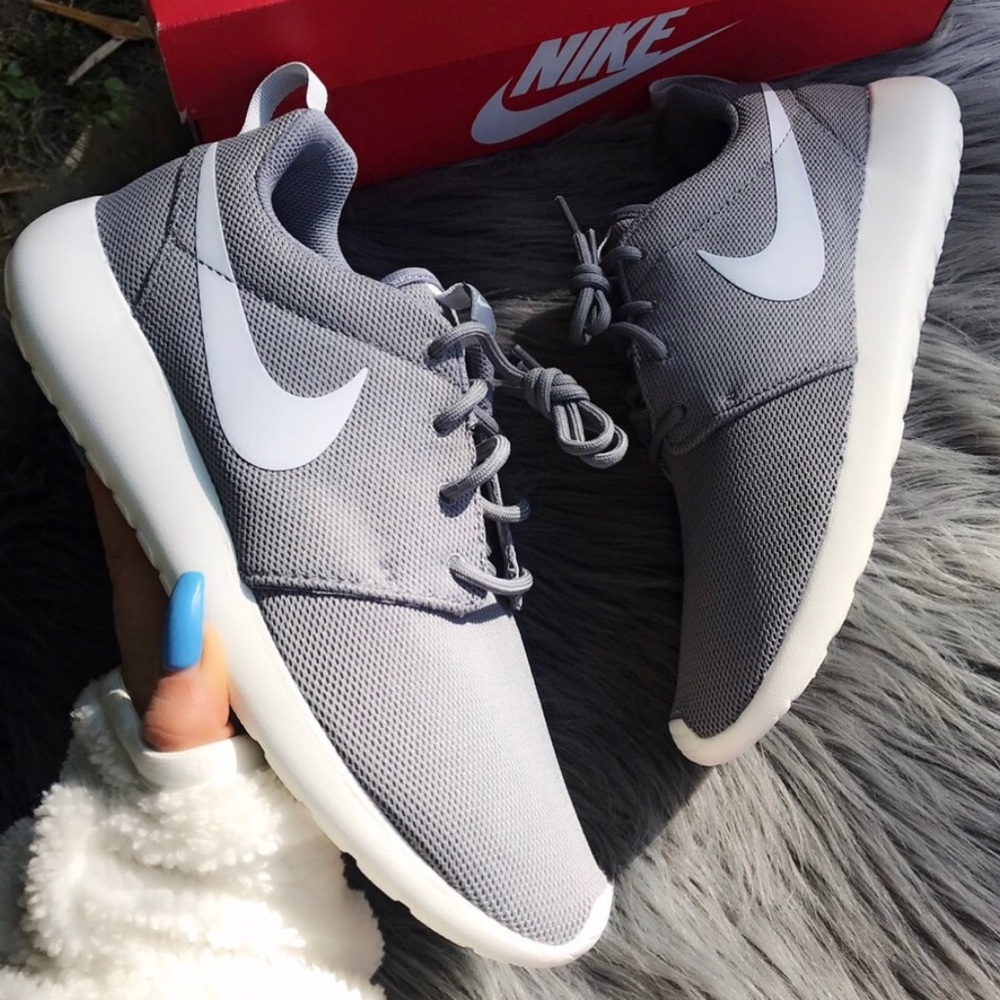 NWB NIKE ROSHE ONE WOMENS SIZE 10 - Picture 8 of 8